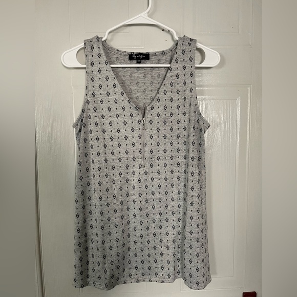 lily morgan Tops - 6/10$ Lily Morgan Women Stylish Tank Top Size Medium